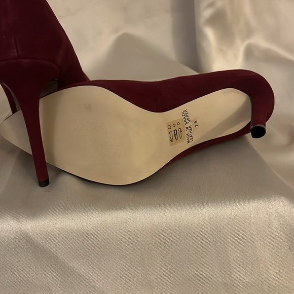 Cathy Jean stiletto pointy toe high heel pump, red size 7.5 suede leather - Picture 4 of 7
